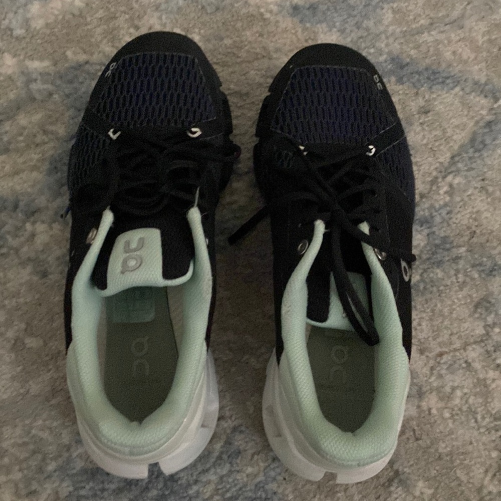 Womens On Cloud Running shoes